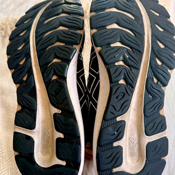 ASICS women’s size 8.5 Gel-Excite 8 running shoes. Good condition. - Picture 6 of 6